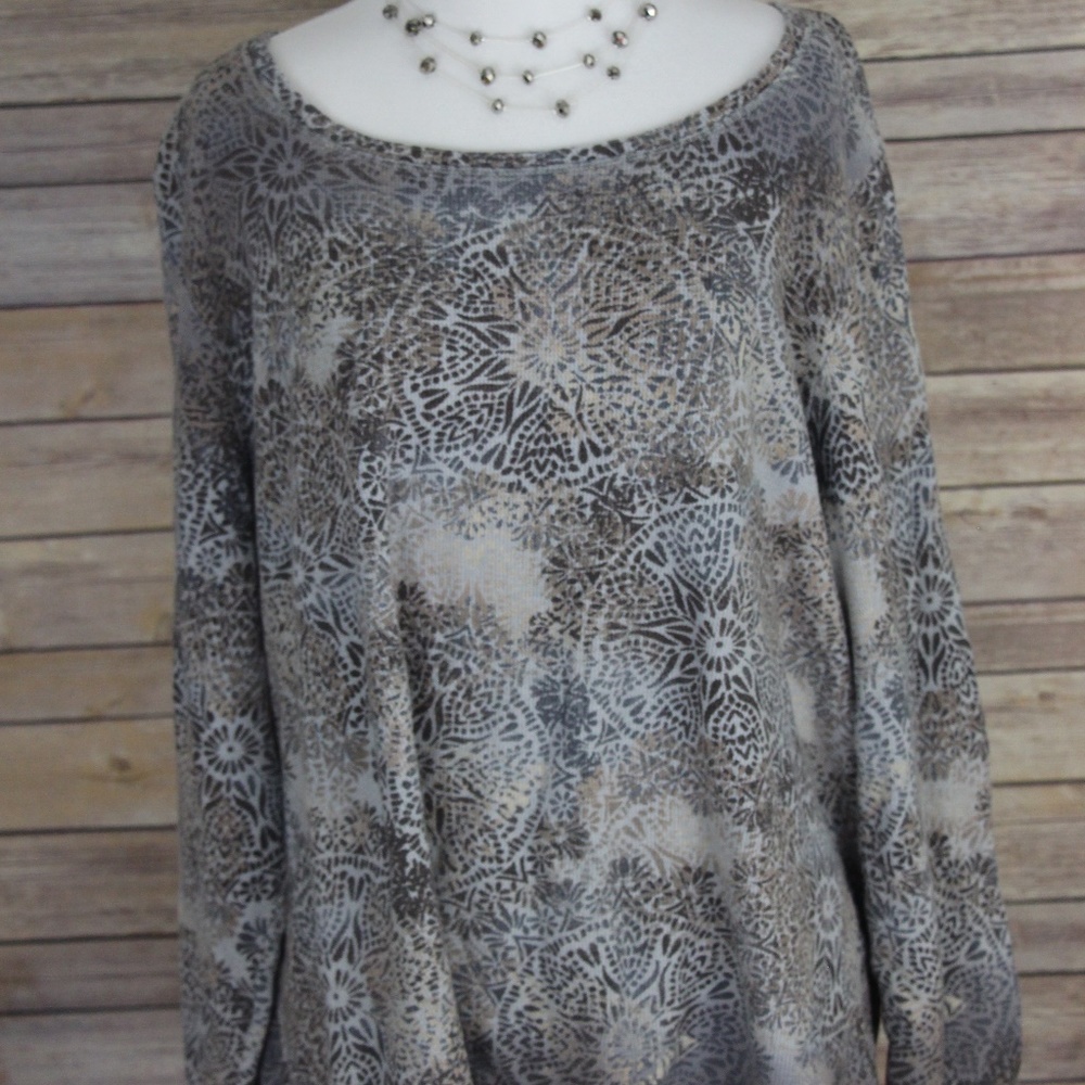 LIZ CLAIBORNE WOMAN Mosaic Long Sleeve Top